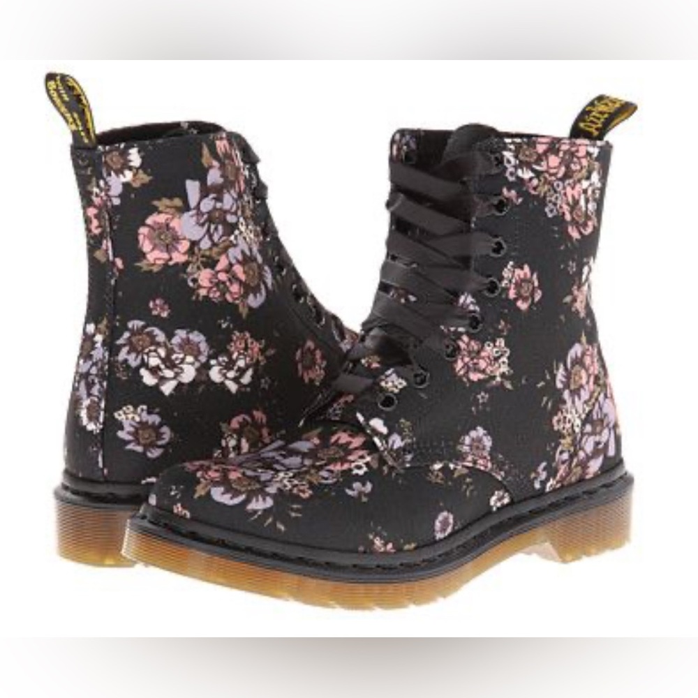 Rare Dr. Martens Beckett  combat Boots NWOT size 38/ 7